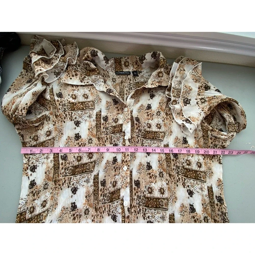 Essentials By Milano Top Womens Size XL  Pleated Bell Sleeve Button Up